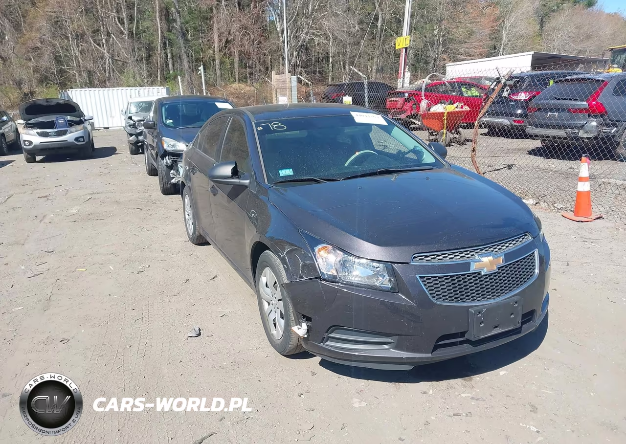 2014 Chevrolet Cruze Ls Auto – zdjęcie 1 z 11