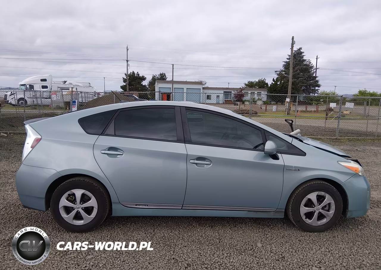 2015 Toyota Prius Three VIN:JTDKN3DU1F1940870 - 13