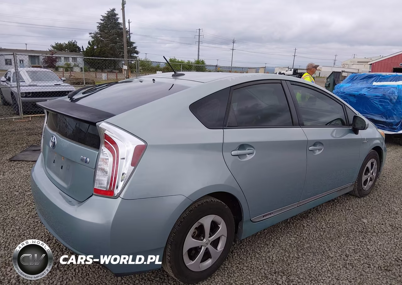2015 Toyota Prius Three VIN:JTDKN3DU1F1940870 - 4