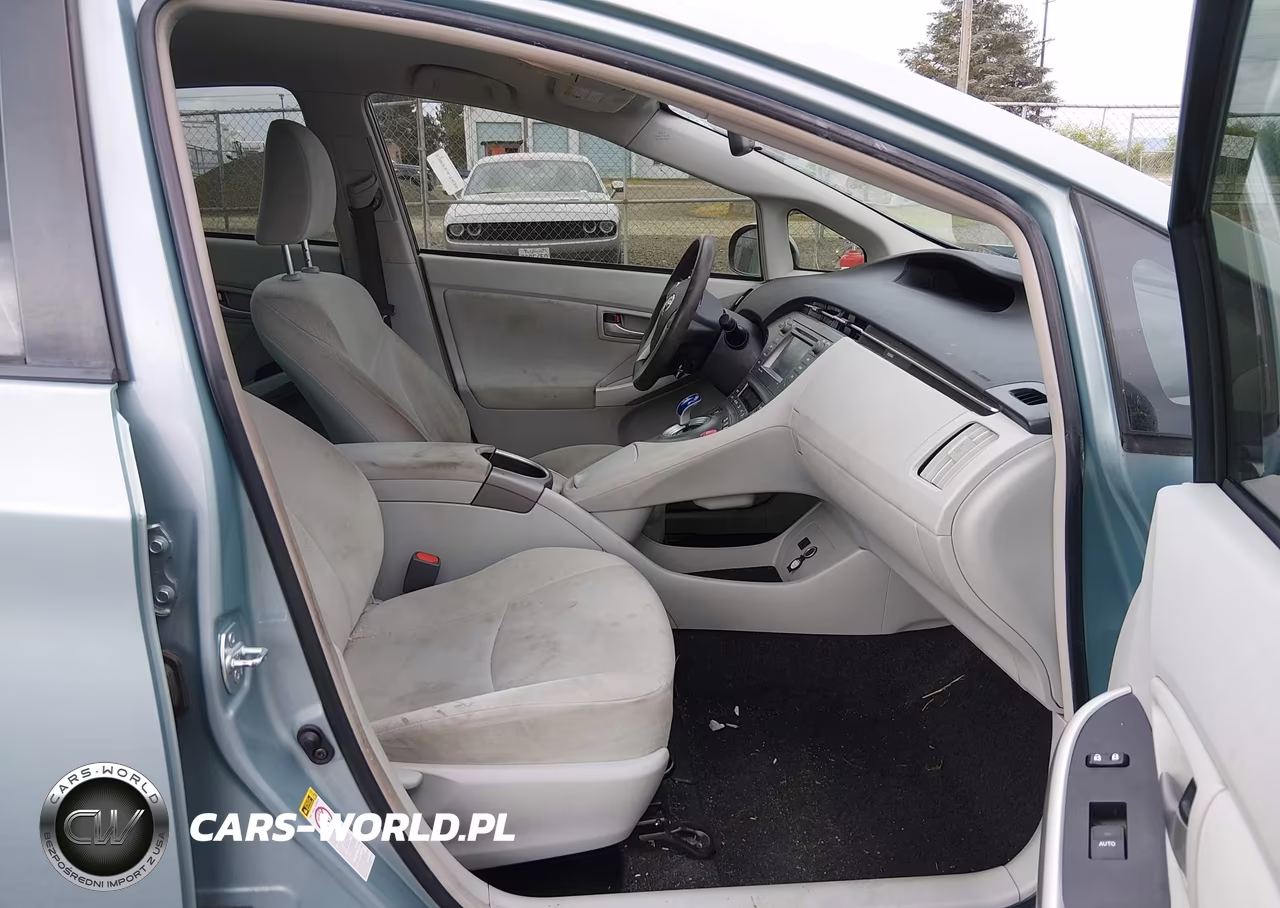 2015 Toyota Prius Three VIN:JTDKN3DU1F1940870 - 5