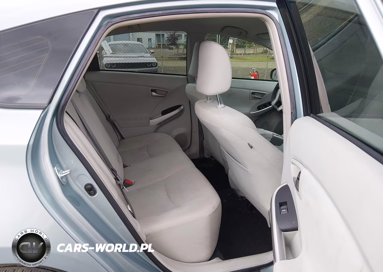 2015 Toyota Prius Three VIN:JTDKN3DU1F1940870 - 8