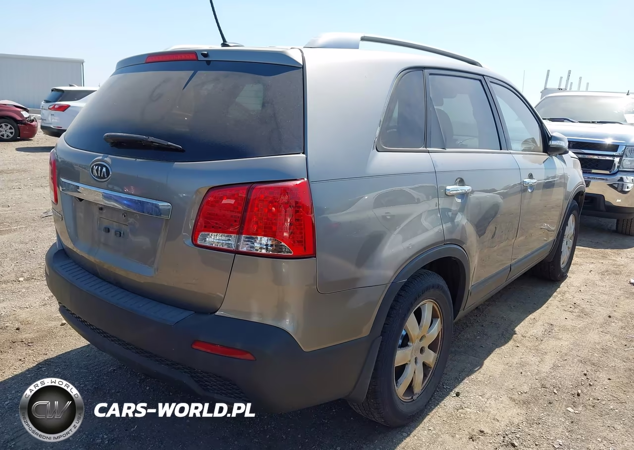 2013 Kia Sorento Lx VIN:5XYKT3A60DG415548 - 4