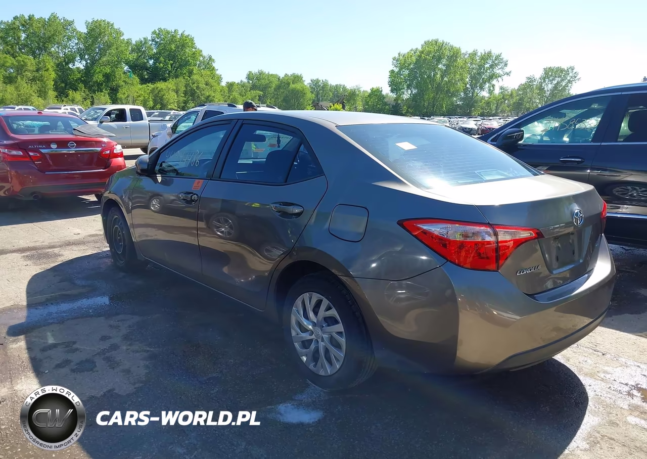 2017 Toyota Corolla Le VIN:5YFBURHE9HP736602 - 3