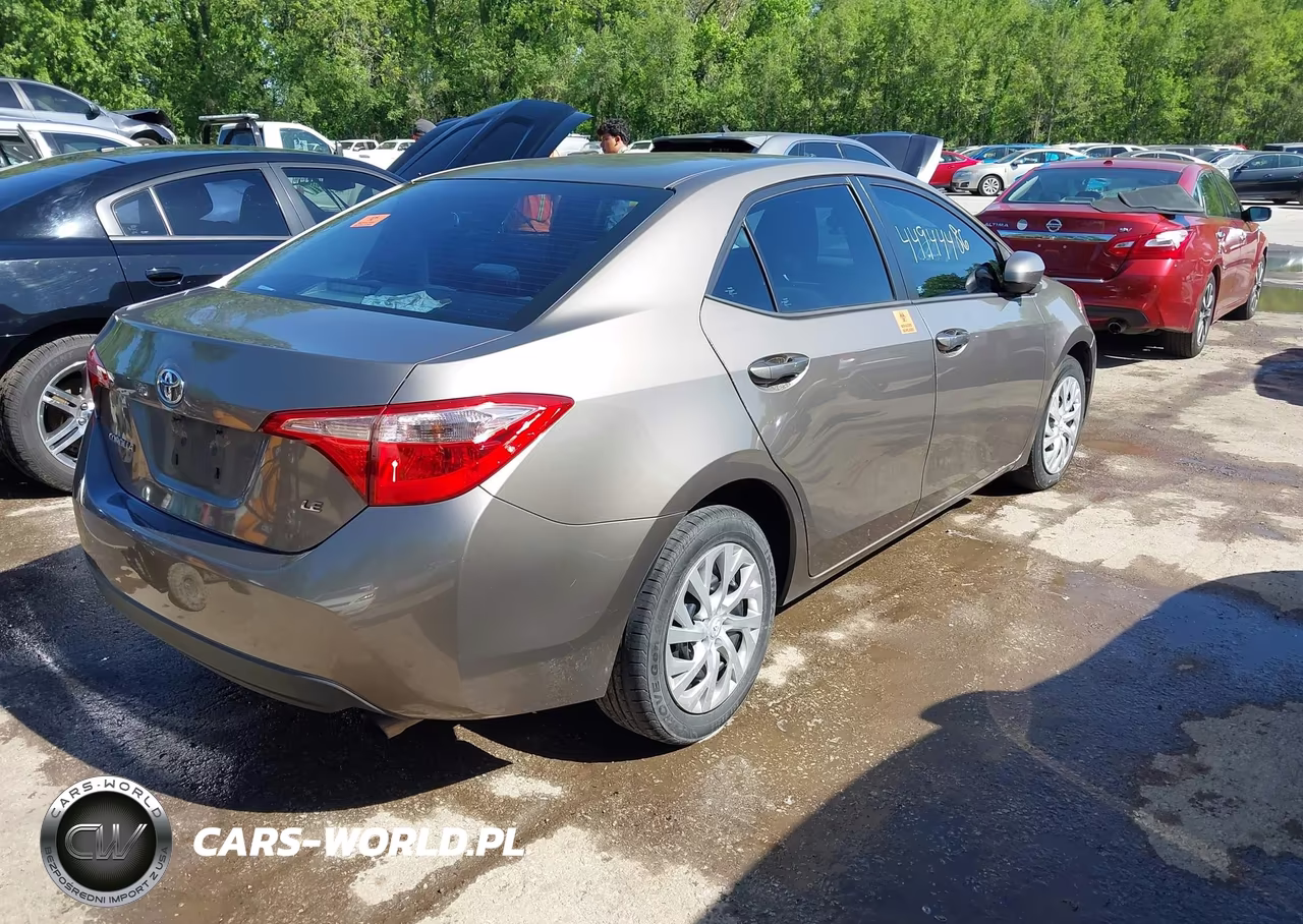 2017 Toyota Corolla Le VIN:5YFBURHE9HP736602 - 4