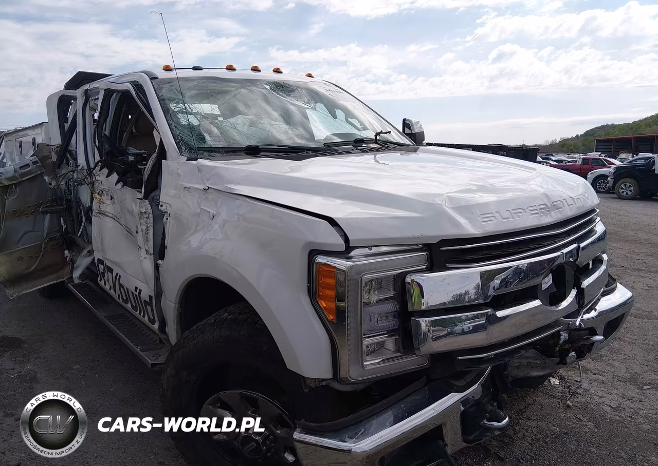 2017 Ford F-250 Lariat – zdjęcie 1 z 17