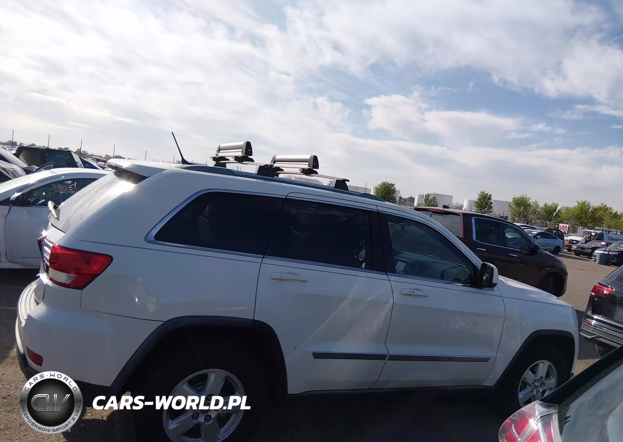 2011 Jeep Grand Cherokee Laredo VIN:1J4RR4GG0BC585732 - 13