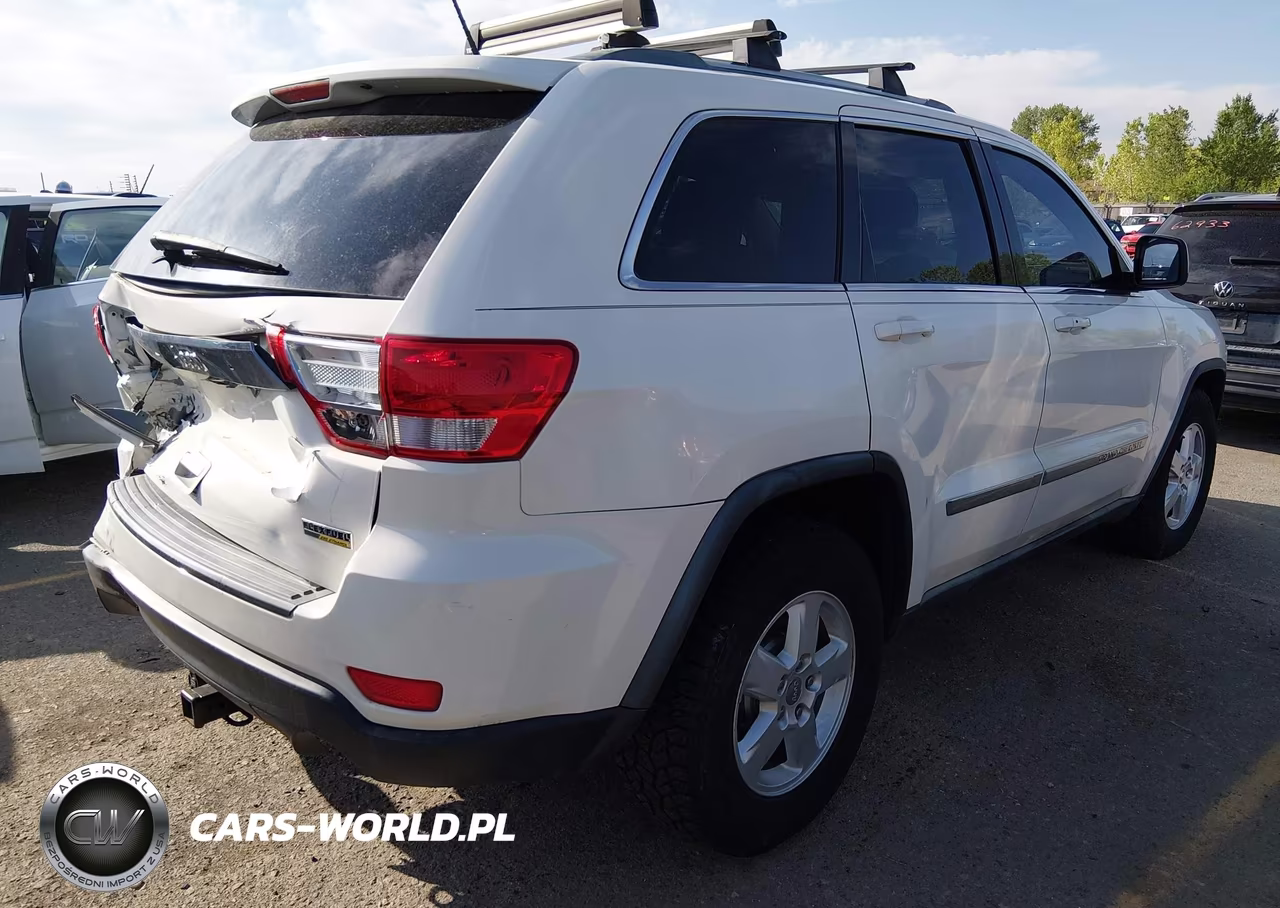 2011 Jeep Grand Cherokee Laredo VIN:1J4RR4GG0BC585732 - 4
