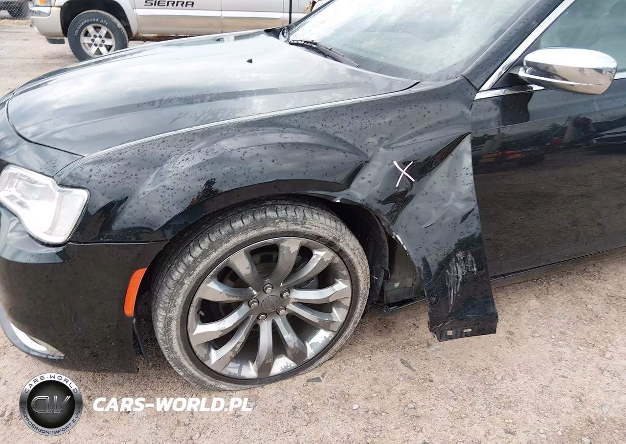 2018 Chrysler 300 Limited VIN:2C3CCAEG7JH129824 - 17