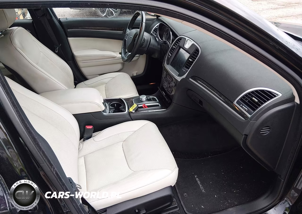 2018 Chrysler 300 Limited VIN:2C3CCAEG7JH129824 - 5