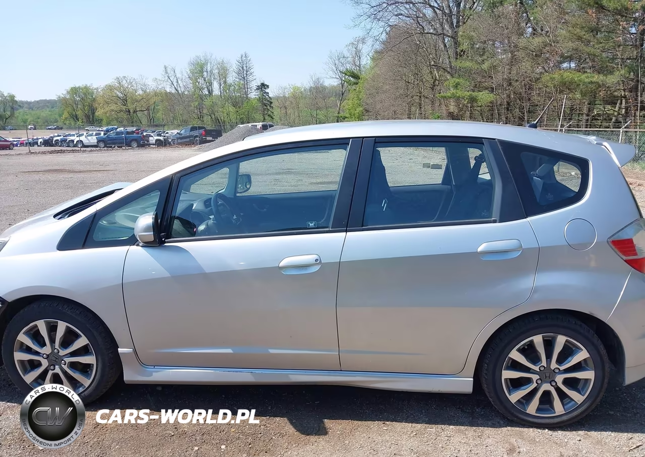 2013 Honda Fit Sport VIN:JHMGE8H59DC024394 - 14