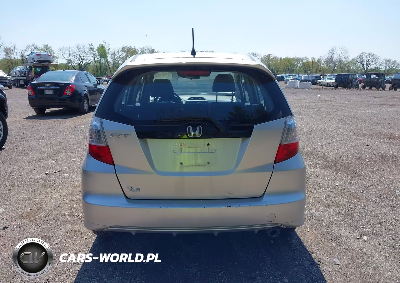 2013 Honda Fit Sport VIN:JHMGE8H59DC024394 - 16