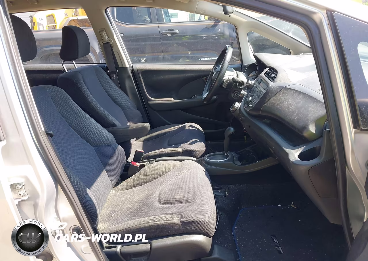 2013 Honda Fit Sport VIN:JHMGE8H59DC024394 - 5