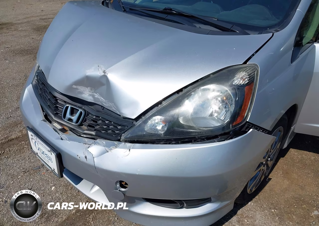 2013 Honda Fit Sport VIN:JHMGE8H59DC024394 - 6