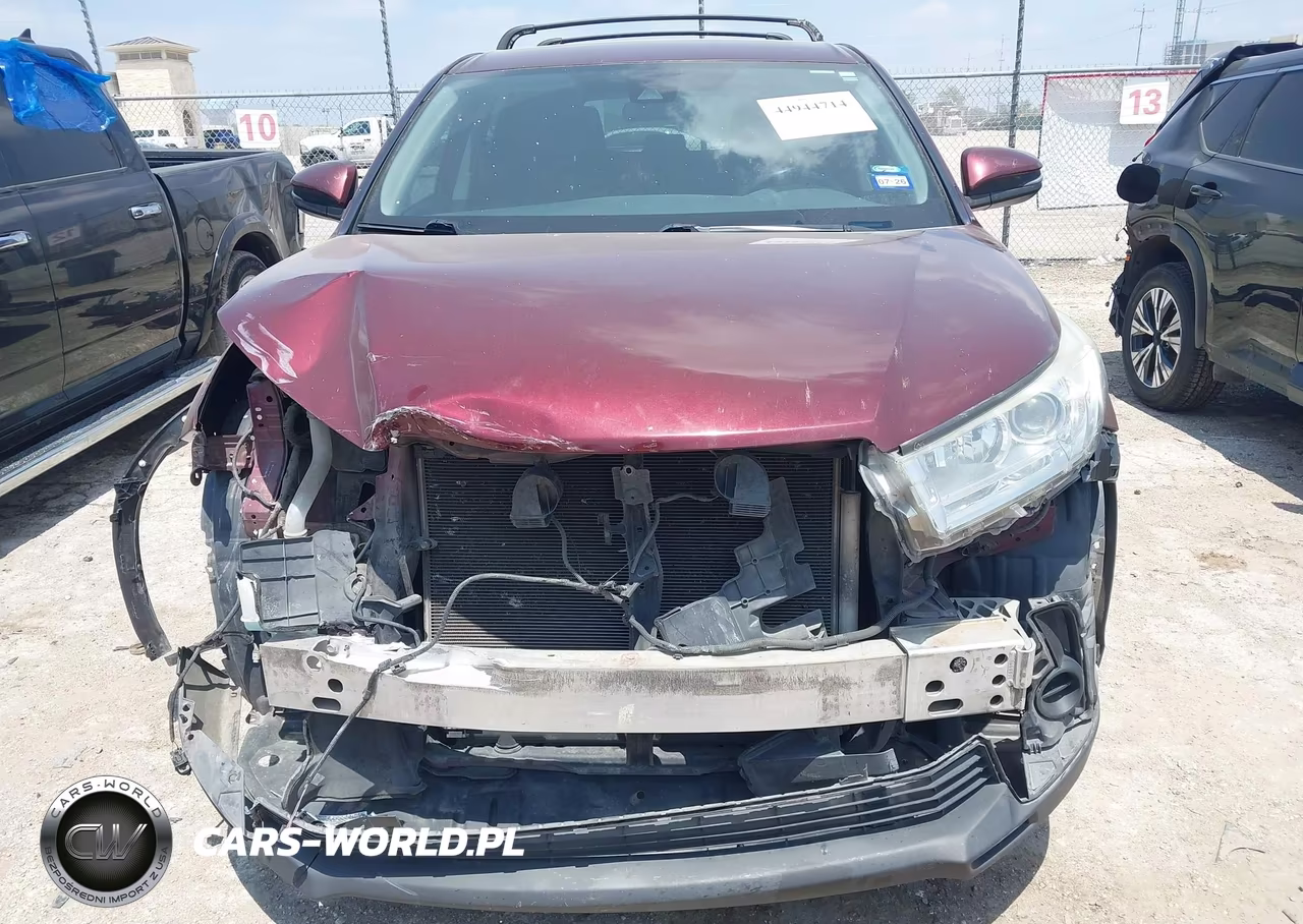 2018 Toyota Highlander Le VIN:5TDZARFH6JS035890 - 12