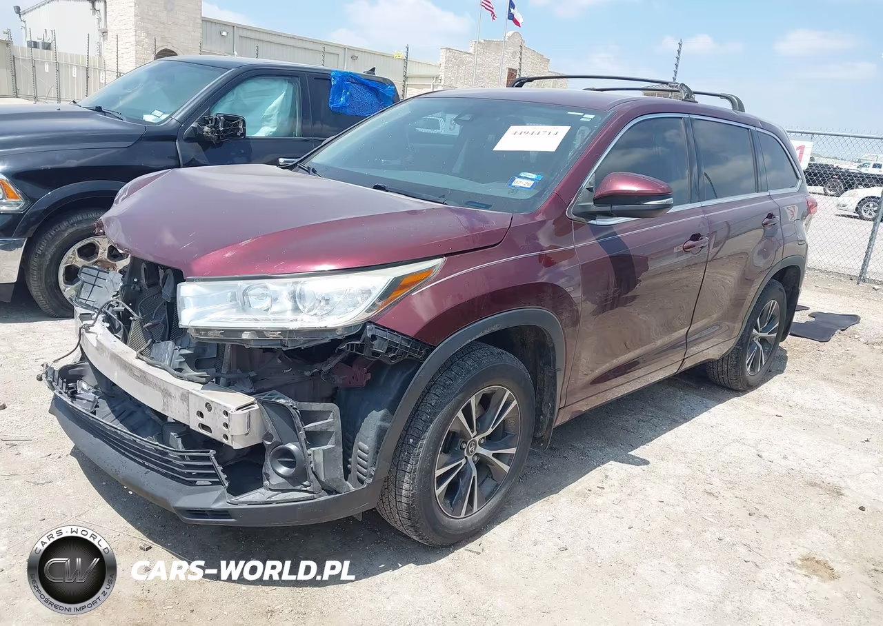 2018 Toyota Highlander Le VIN:5TDZARFH6JS035890 - 2