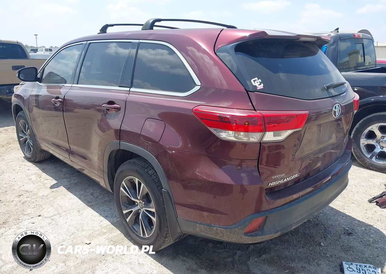 2018 Toyota Highlander Le VIN:5TDZARFH6JS035890 - 3