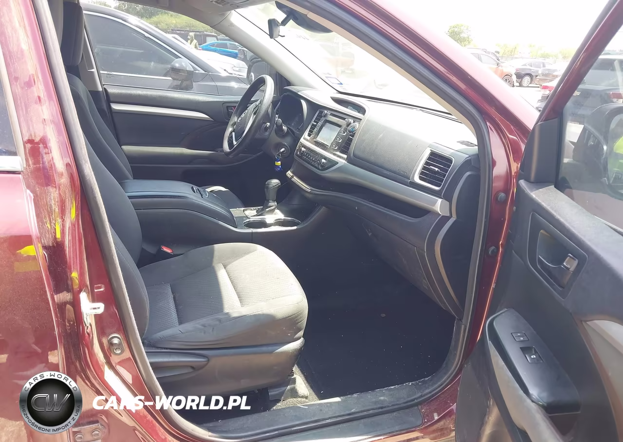 2018 Toyota Highlander Le VIN:5TDZARFH6JS035890 - 5