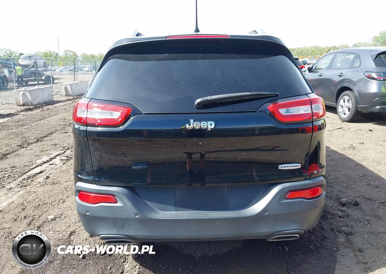2018 Jeep Cherokee Latitude Plus Fwd VIN:1C4PJLLX8JD606386 - 16