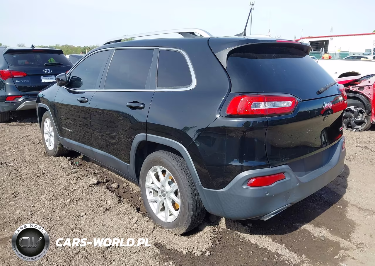 2018 Jeep Cherokee Latitude Plus Fwd VIN:1C4PJLLX8JD606386 - 3