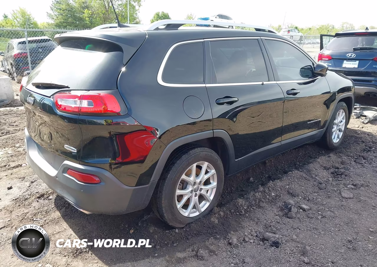 2018 Jeep Cherokee Latitude Plus Fwd VIN:1C4PJLLX8JD606386 - 4