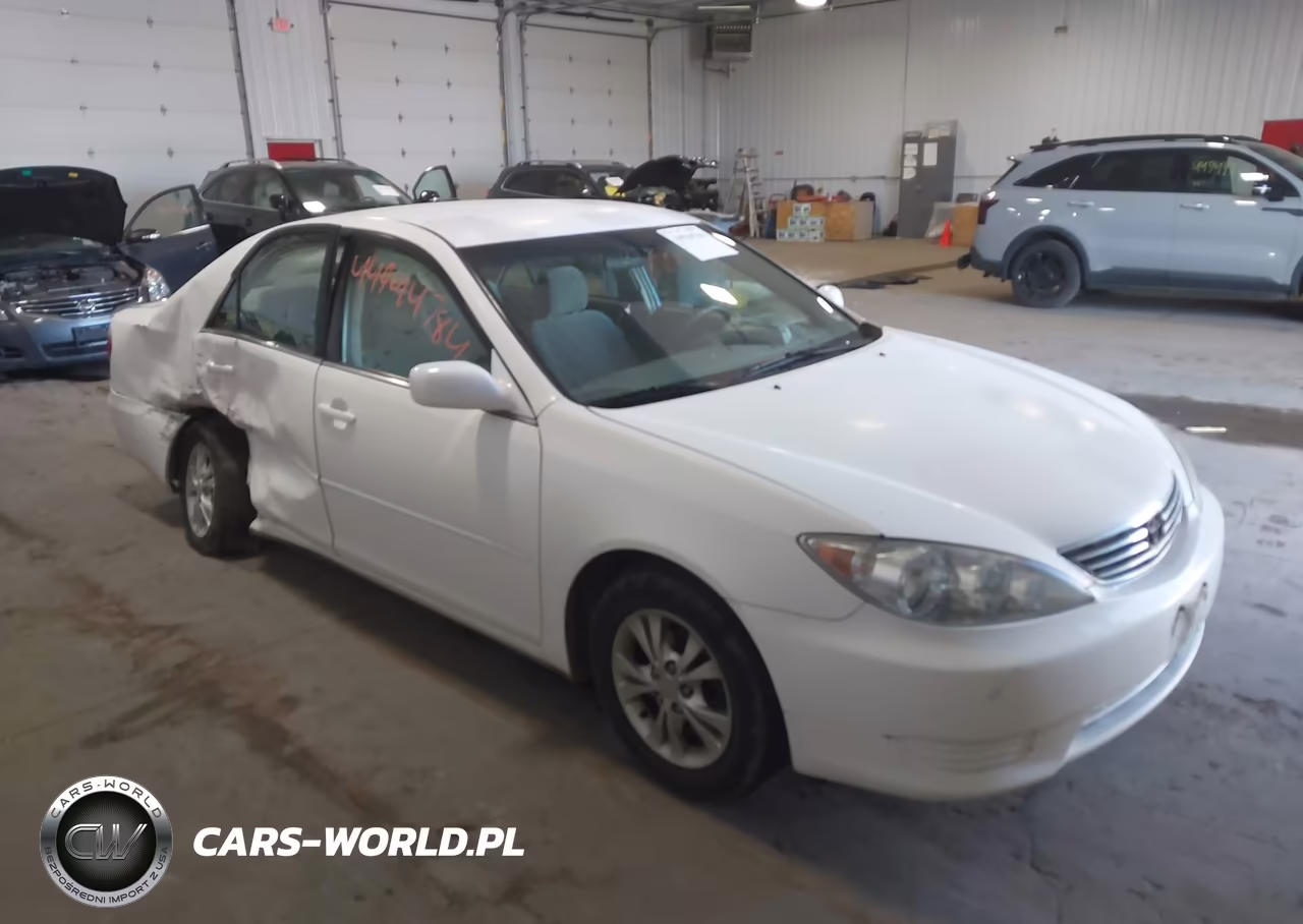 2005 Toyota Camry Le V6 – zdjęcie 1 z 16
