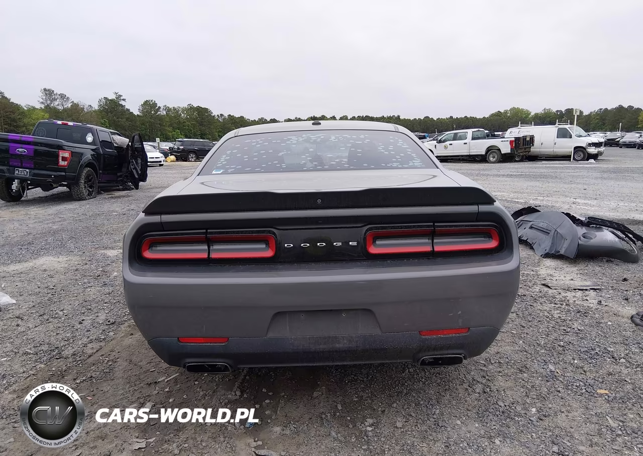 2018 Dodge Challenger Sxt VIN:2C3CDZAG4JH251347 - 17