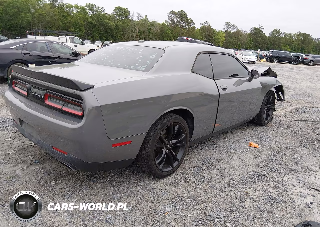 2018 Dodge Challenger Sxt VIN:2C3CDZAG4JH251347 - 4