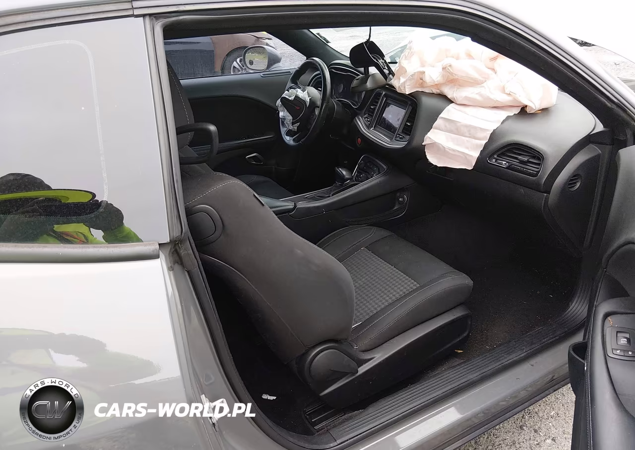 2018 Dodge Challenger Sxt VIN:2C3CDZAG4JH251347 - 5