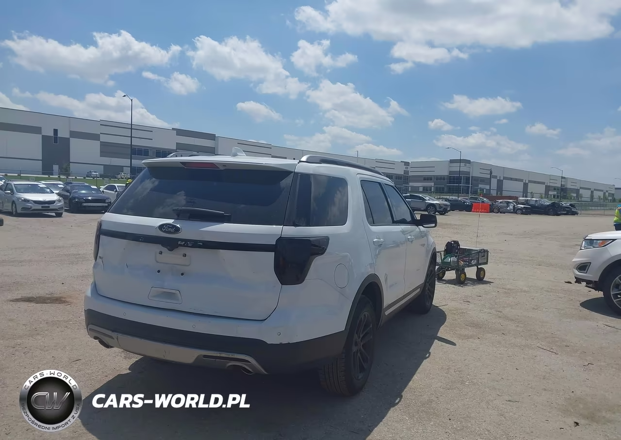 2017 Ford Explorer Xlt VIN:1FM5K7D84HGD16850 - 4