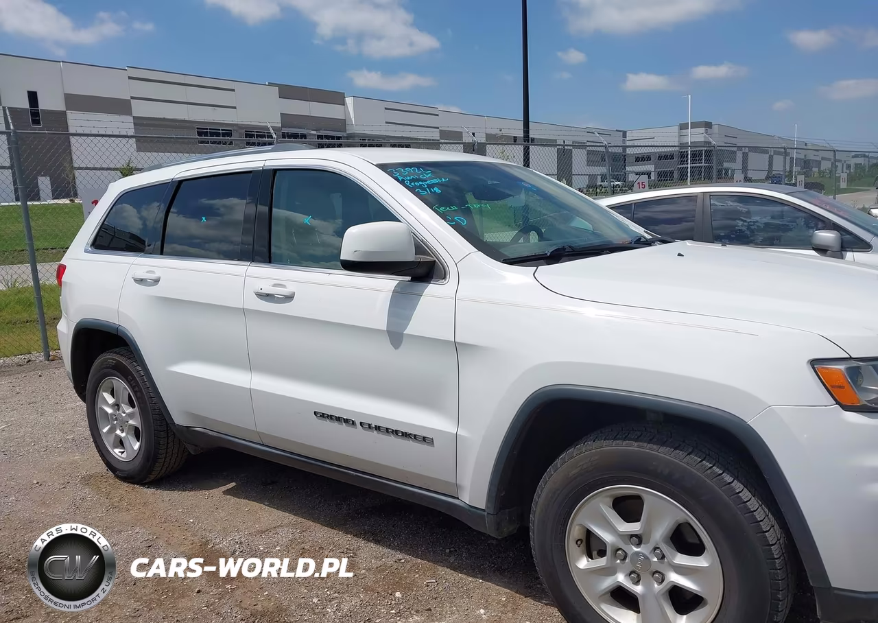 2017 Jeep Grand Cherokee Laredo 4X2 VIN:1C4RJEAG3HC965233 - 13
