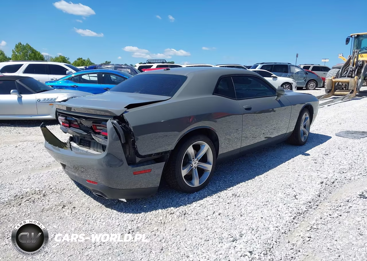 2018 Dodge Challenger Sxt VIN:2C3CDZAG3JH246351 - 4
