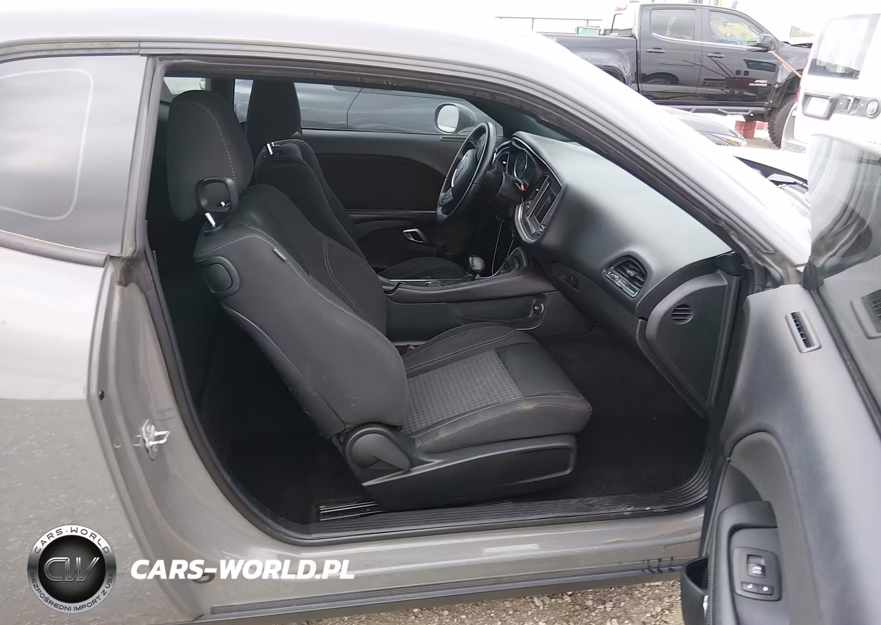 2018 Dodge Challenger Sxt VIN:2C3CDZAG3JH246351 - 5