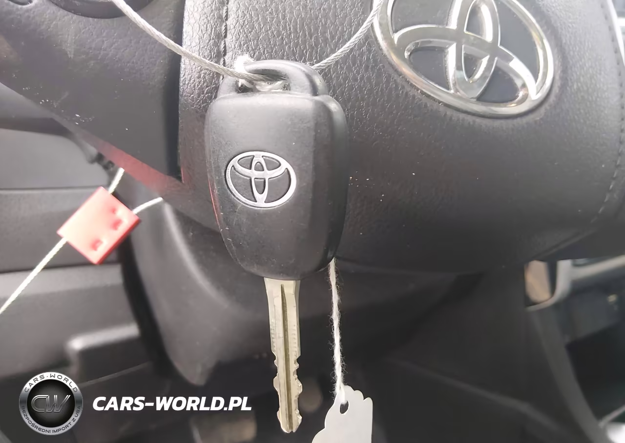 2017 Toyota Corolla Le VIN:5YFBURHE5HP573852 - 11
