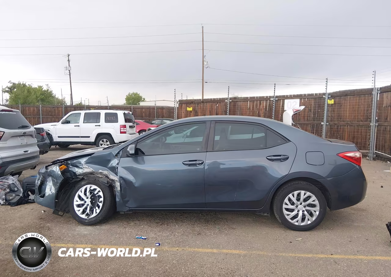 2017 Toyota Corolla Le VIN:5YFBURHE5HP573852 - 15