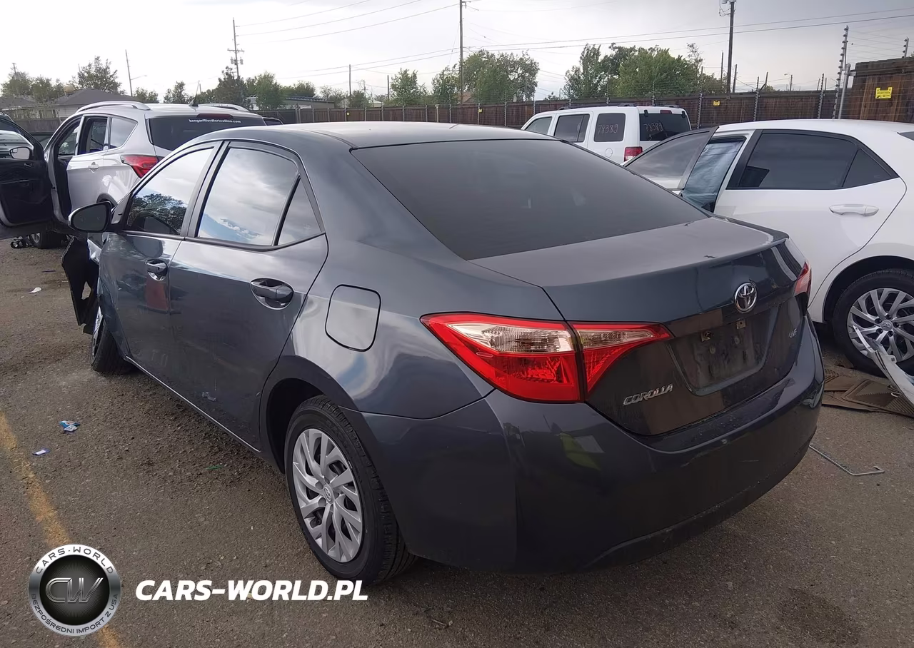 2017 Toyota Corolla Le VIN:5YFBURHE5HP573852 - 3