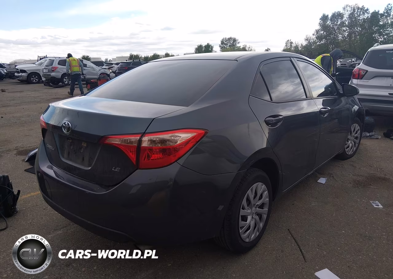2017 Toyota Corolla Le VIN:5YFBURHE5HP573852 - 4