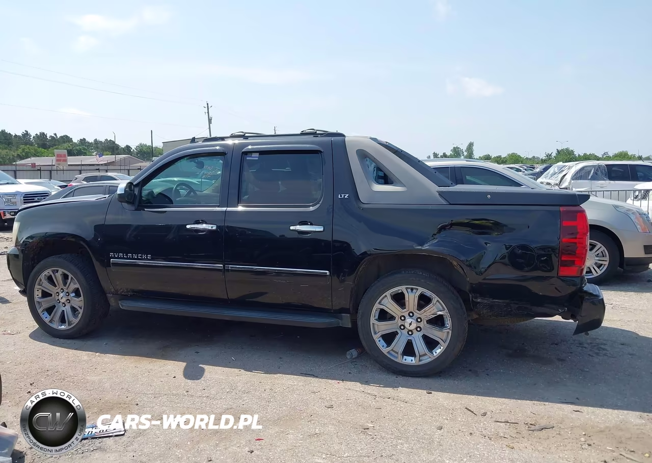 2011 Chevrolet Avalanche 1500 Ltz VIN:3GNTKGE39BG259658 - 14