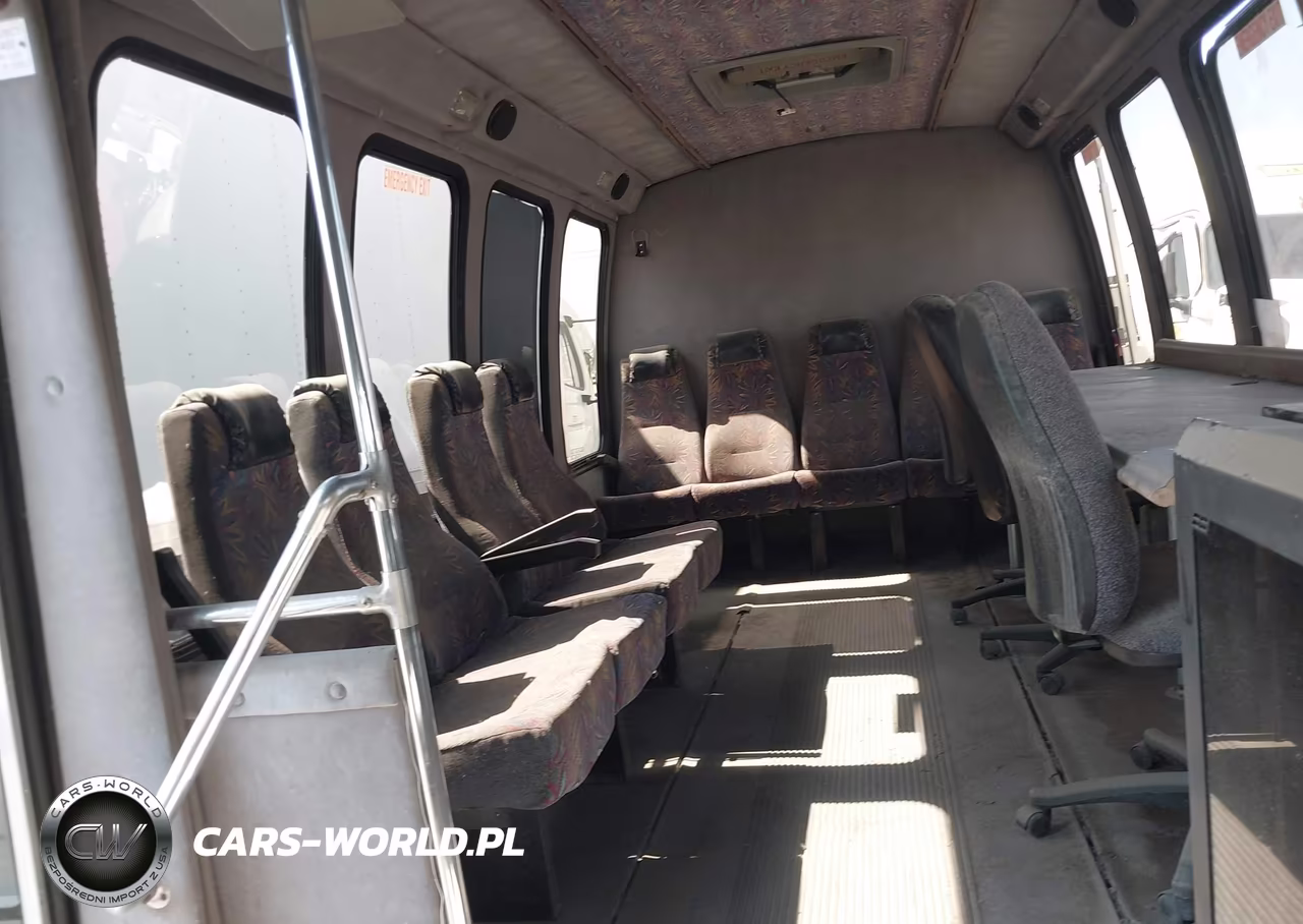 2000 Ford E-450 Cutaway Standard VIN:1FDXE45F8YHA30540 - 6