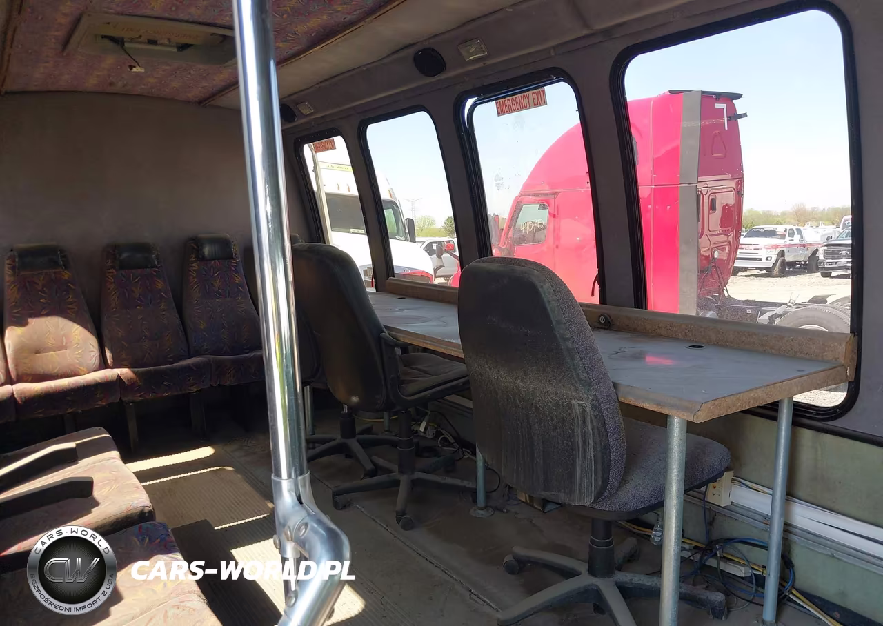 2000 Ford E-450 Cutaway Standard VIN:1FDXE45F8YHA30540 - 7