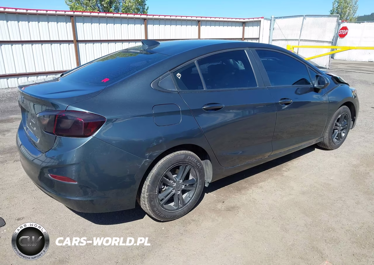 2018 Chevrolet Cruze Lt Auto VIN:1G1BE5SM8J7216199 - 4