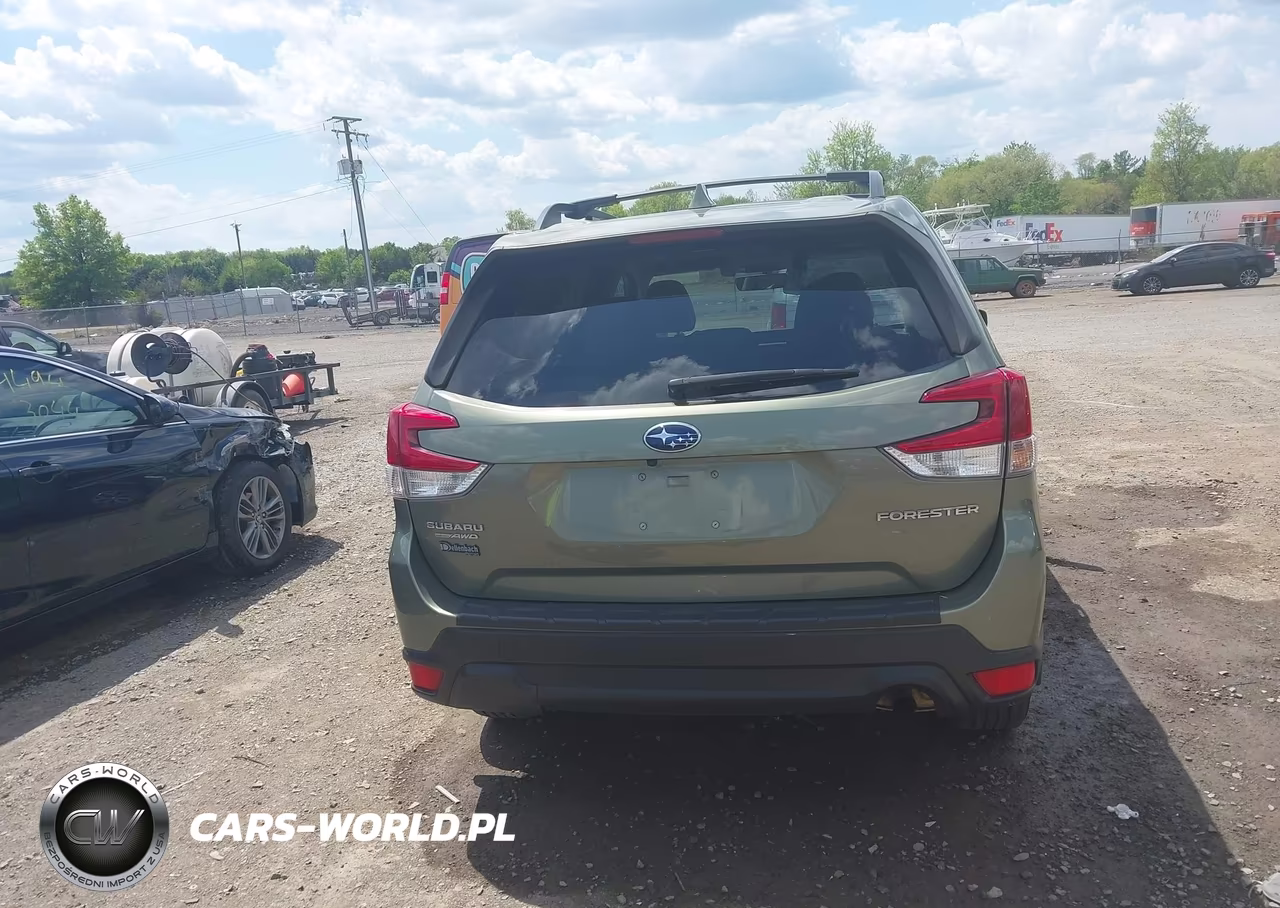 2019 Subaru Forester Premium VIN:JF2SKAGC3KH539145 - 17