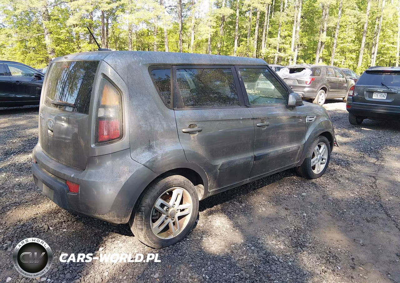 2011 Kia Soul + VIN:KNDJT2A24B7196851 - 4