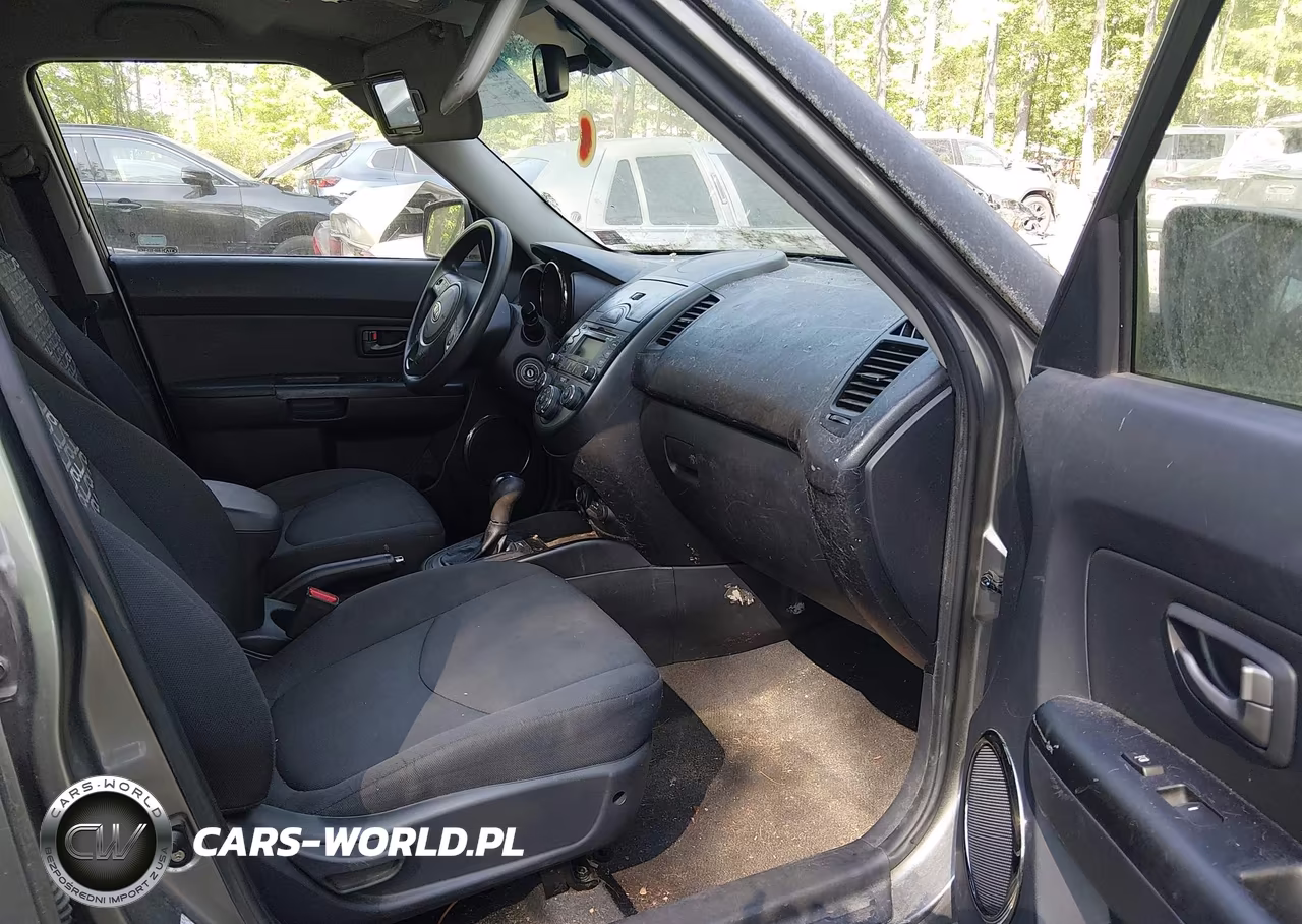 2011 Kia Soul + VIN:KNDJT2A24B7196851 - 5