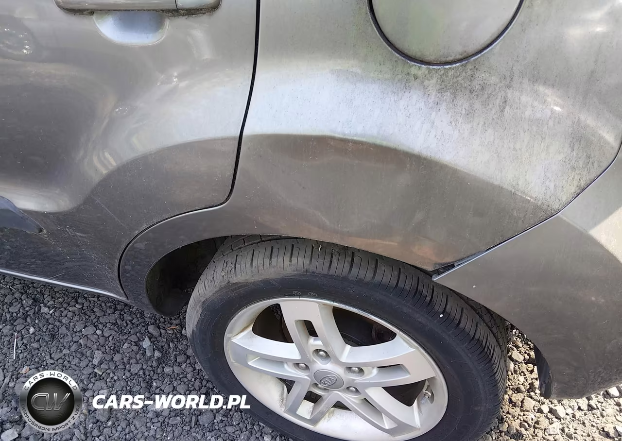 2011 Kia Soul + VIN:KNDJT2A24B7196851 - 6
