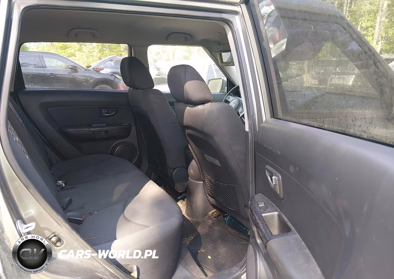 2011 Kia Soul + VIN:KNDJT2A24B7196851 - 8