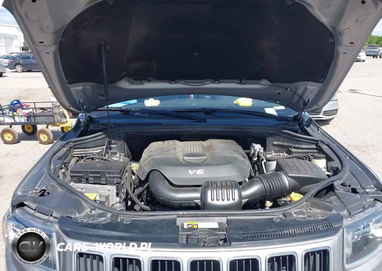 2015 Jeep Grand Cherokee Laredo VIN:1C4RJFAG4FC682021 - 10