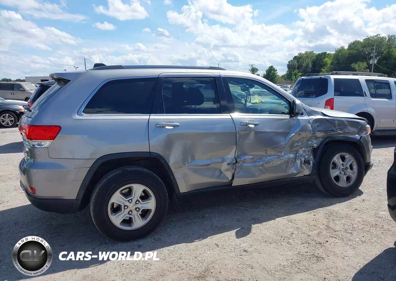 2015 Jeep Grand Cherokee Laredo VIN:1C4RJFAG4FC682021 - 13