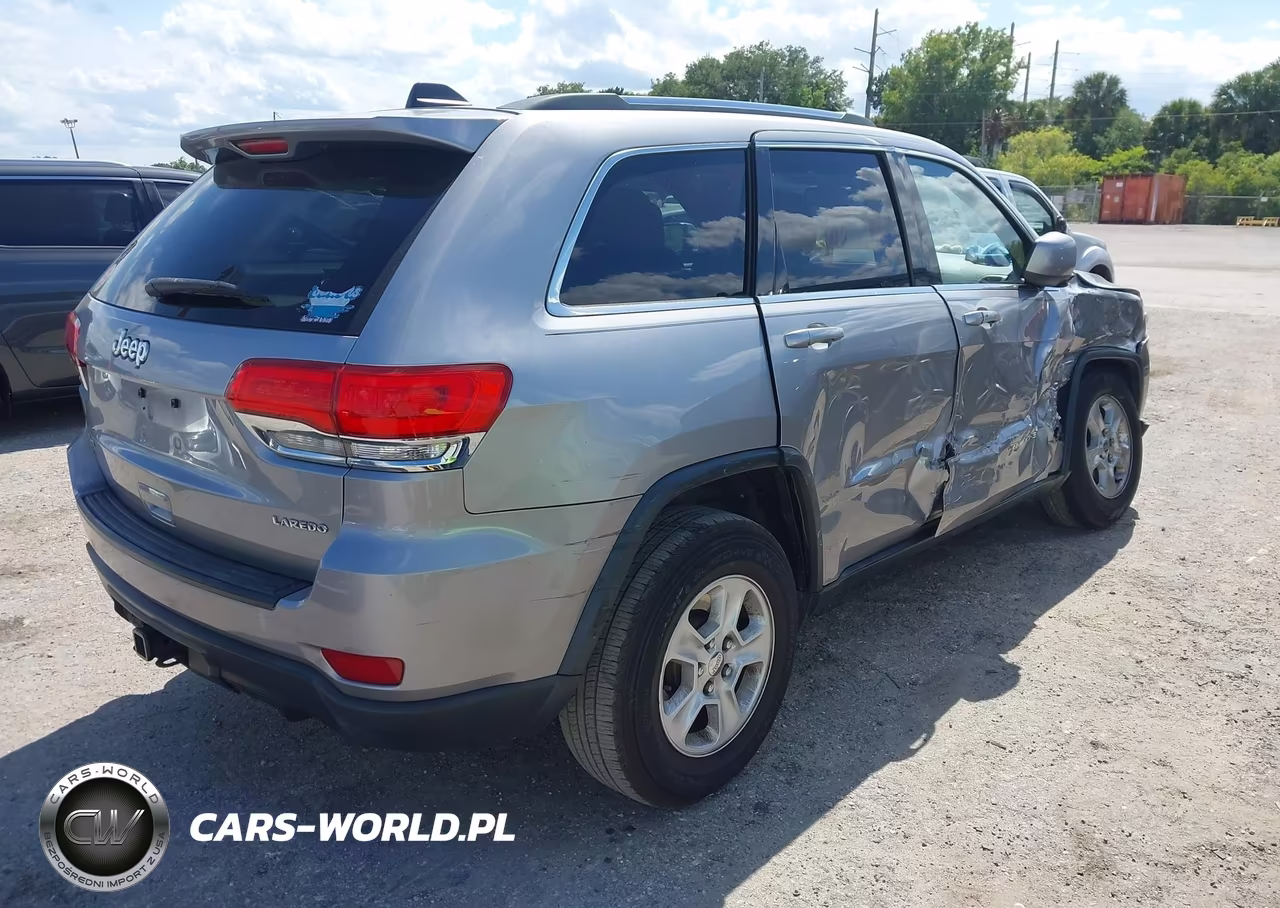 2015 Jeep Grand Cherokee Laredo VIN:1C4RJFAG4FC682021 - 4