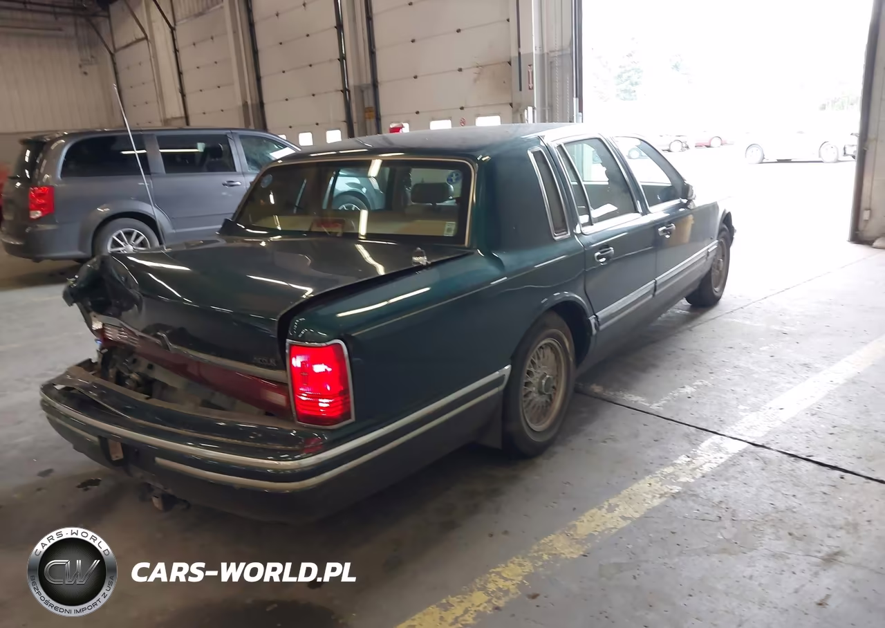 1994 Lincoln Town Car Signature-Tournament VIN:1LNLM82W2RY710741 - 4