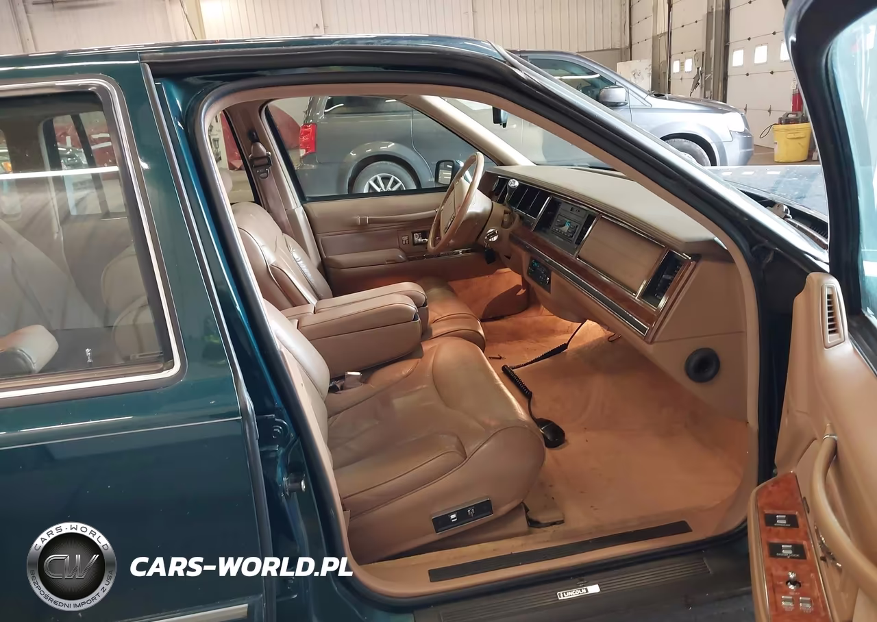 1994 Lincoln Town Car Signature-Tournament VIN:1LNLM82W2RY710741 - 5